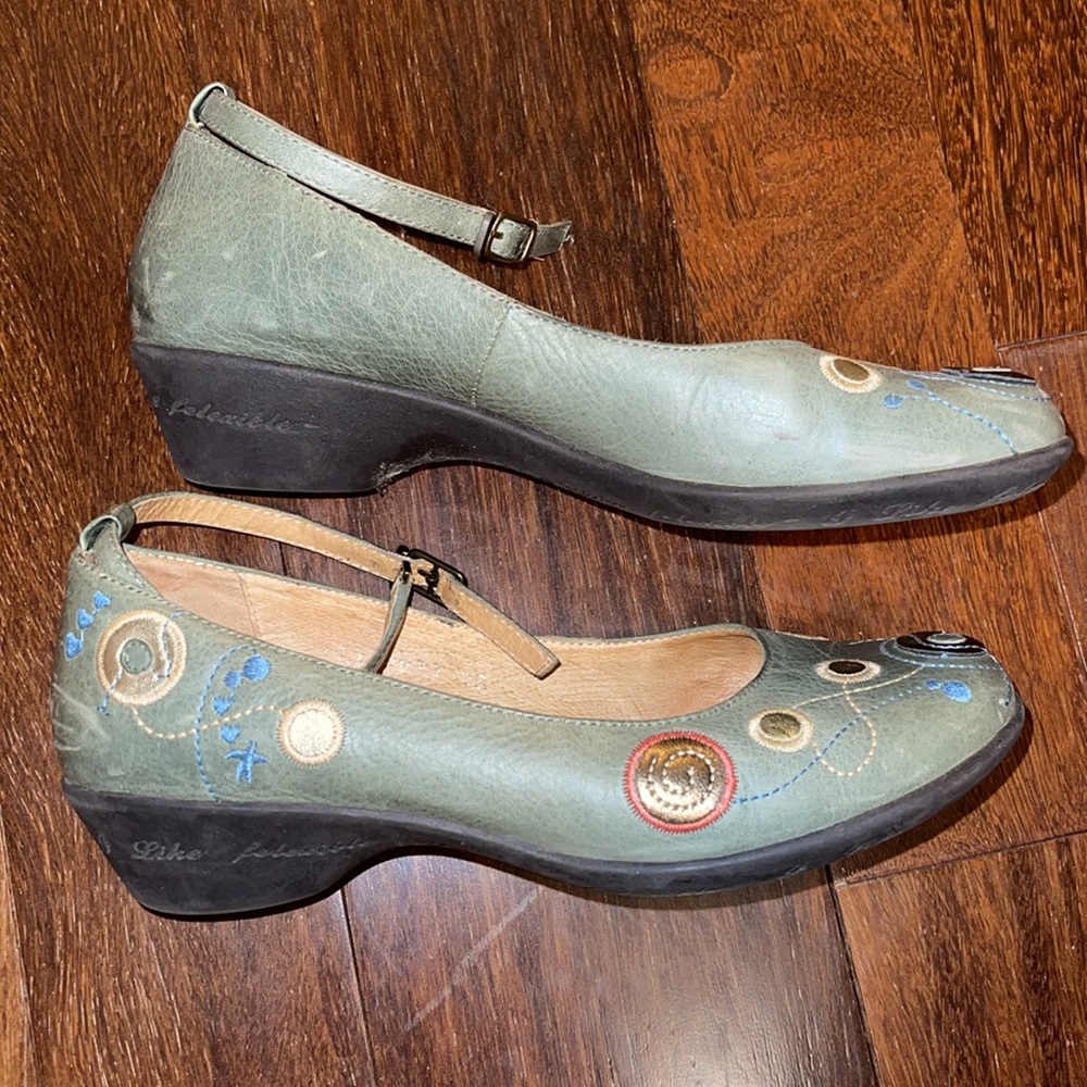 Playful embellished appliqués wedged shoes - Picture 4 of 12